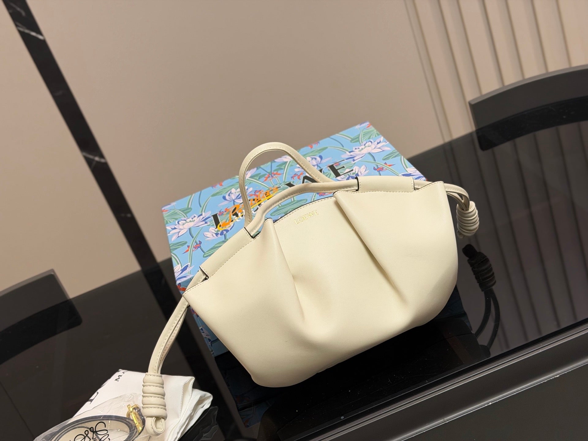 Loewe罗意威新款Paseo饺子包