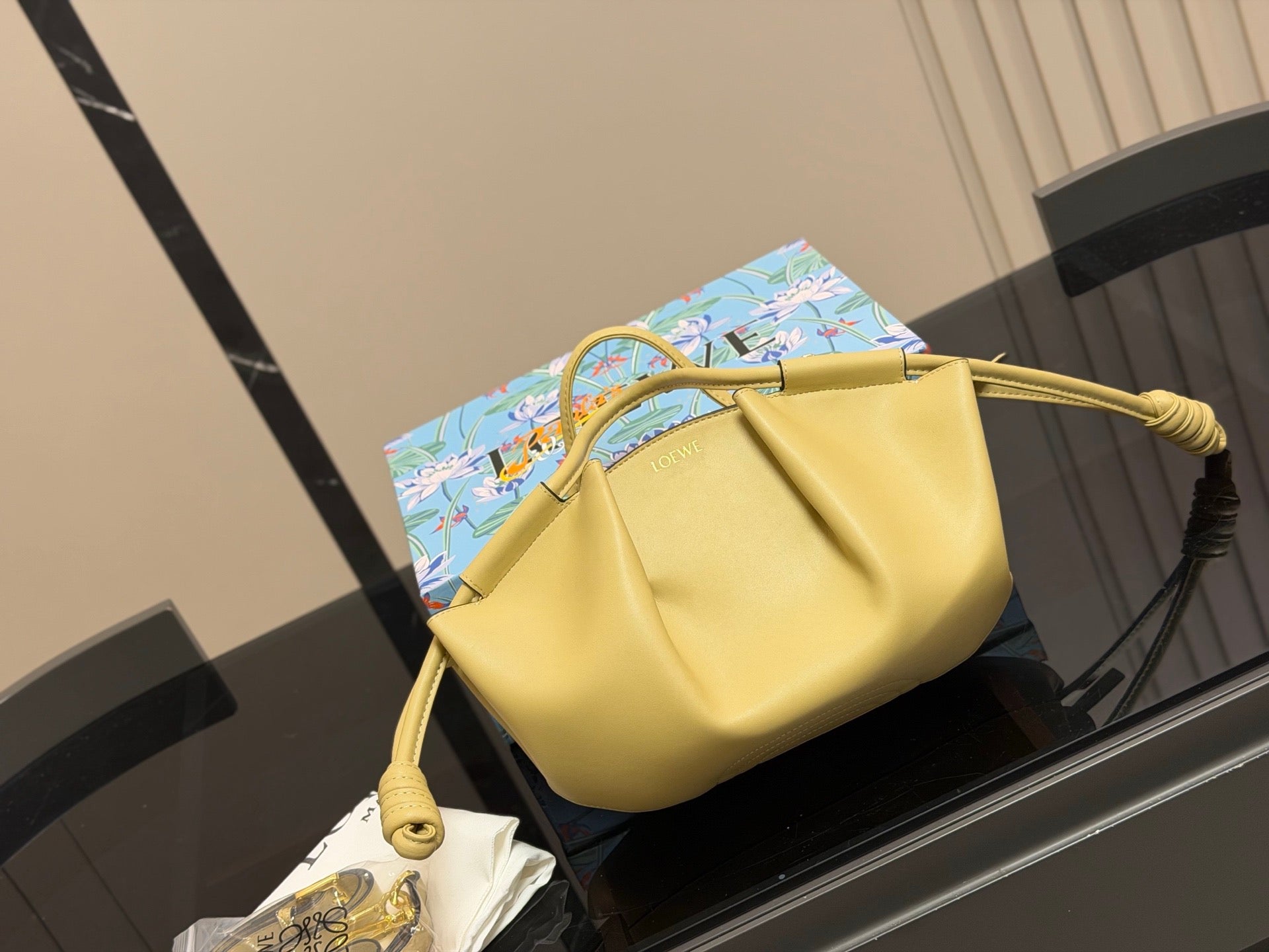 Loewe罗意威新款Paseo饺子包