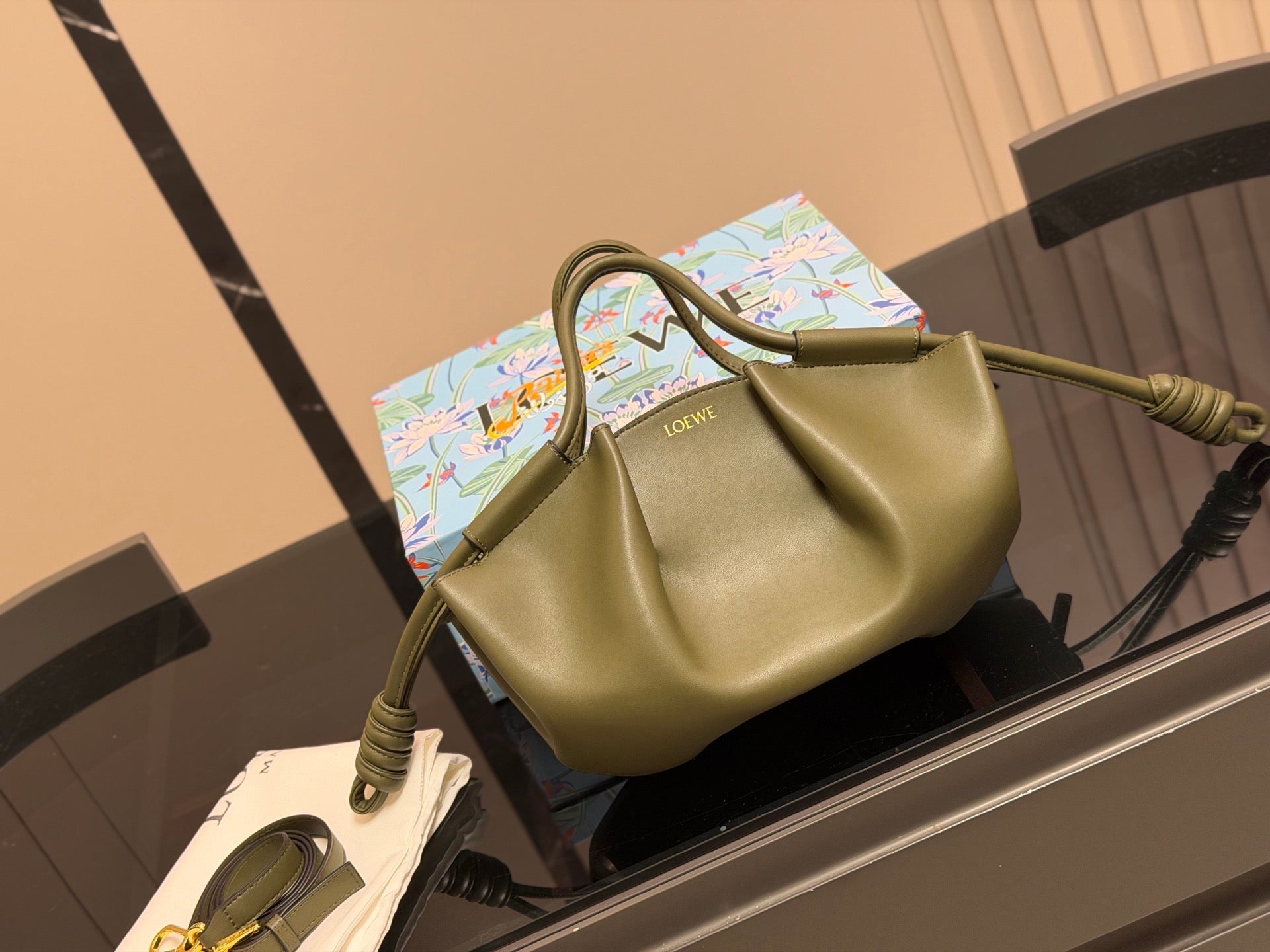 Loewe罗意威新款Paseo饺子包