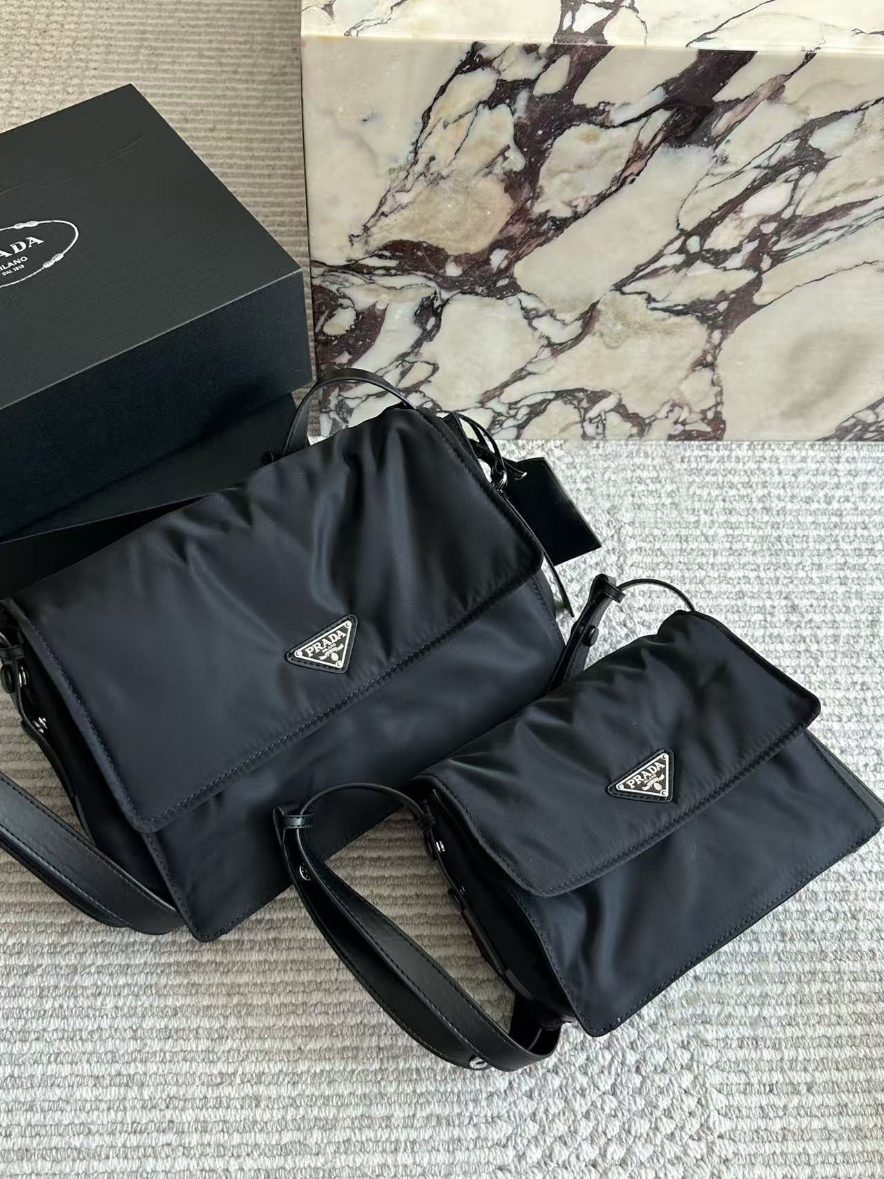 PRADA(x Cini Boeri 限量联名款)