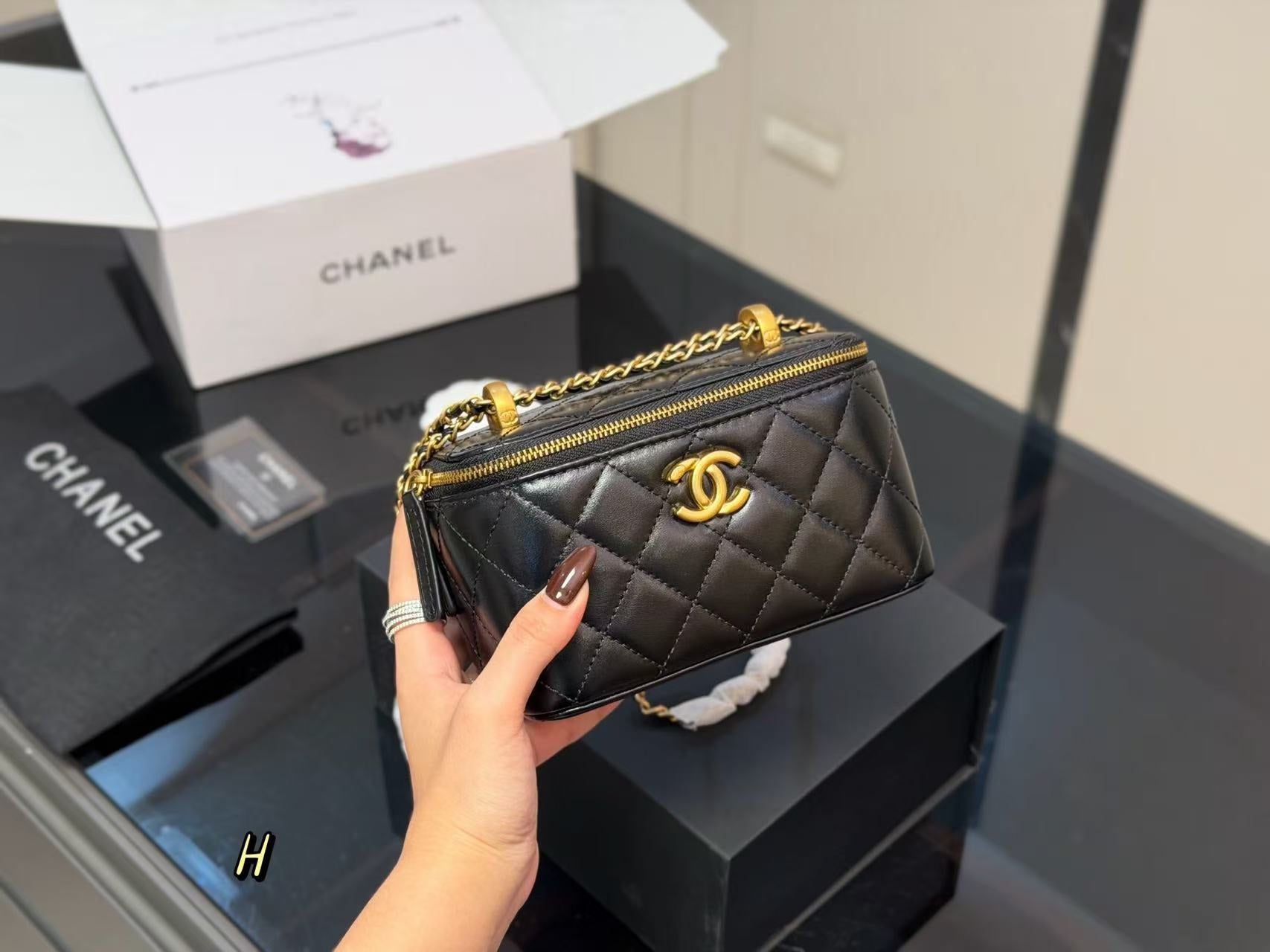 CHANEL(化妆小盒子)