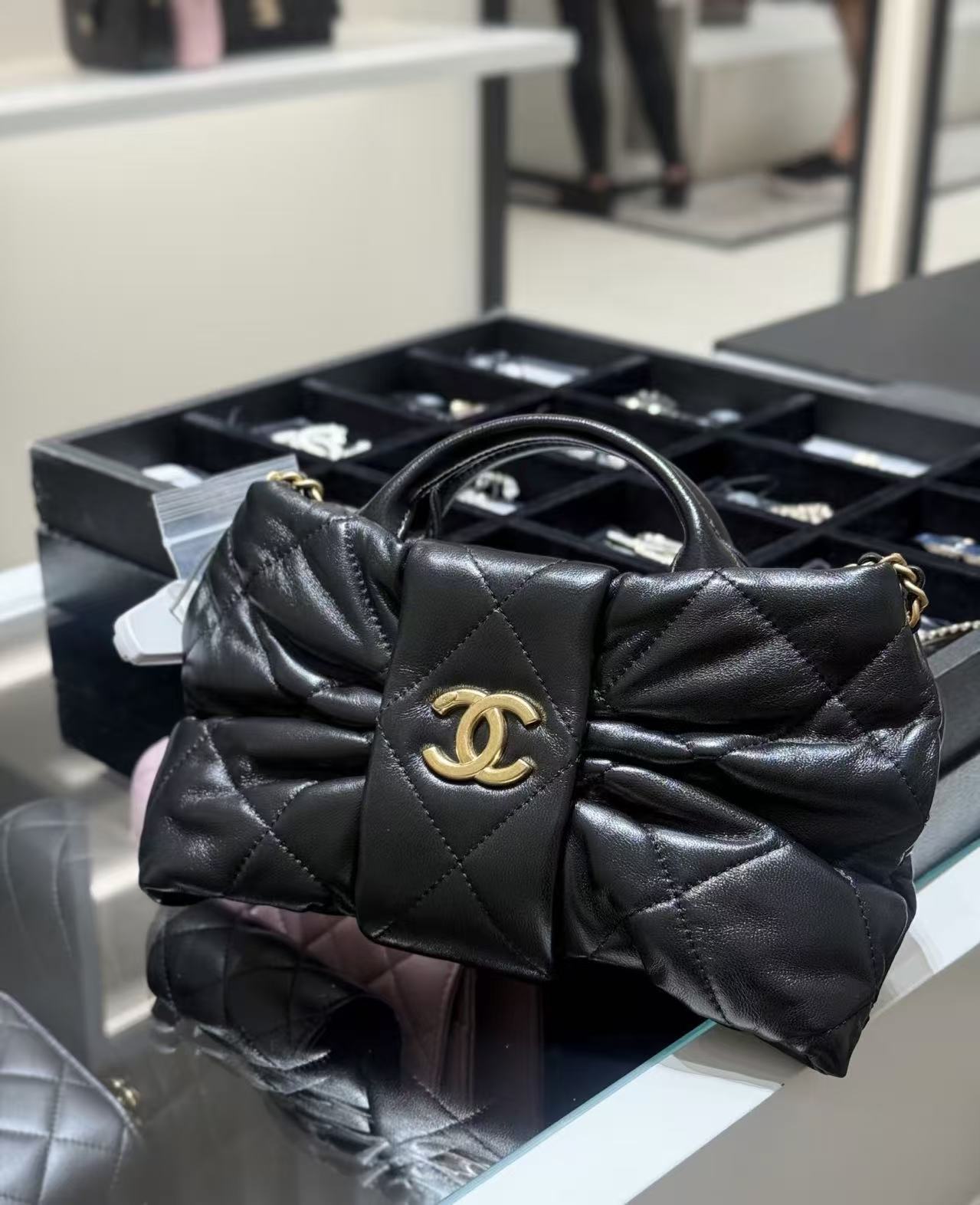 CHANEL(25K蝴蝶结手袋)