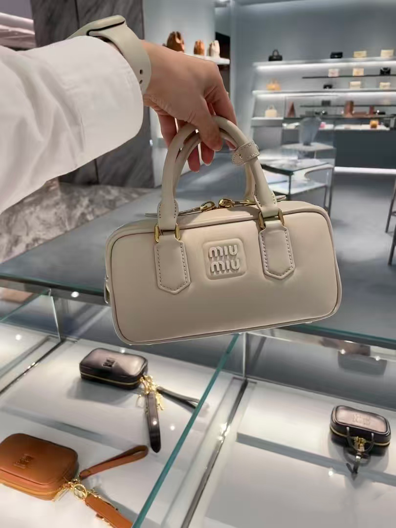 MIU MIU(保龄球包)