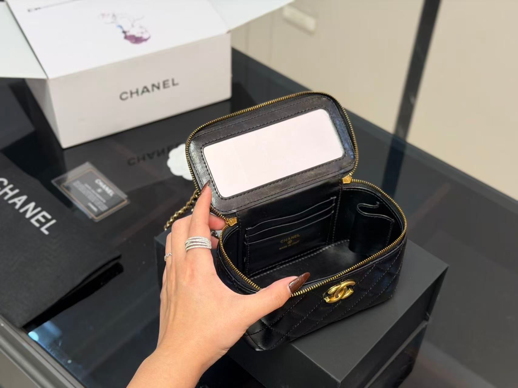 CHANEL(化妆小盒子)