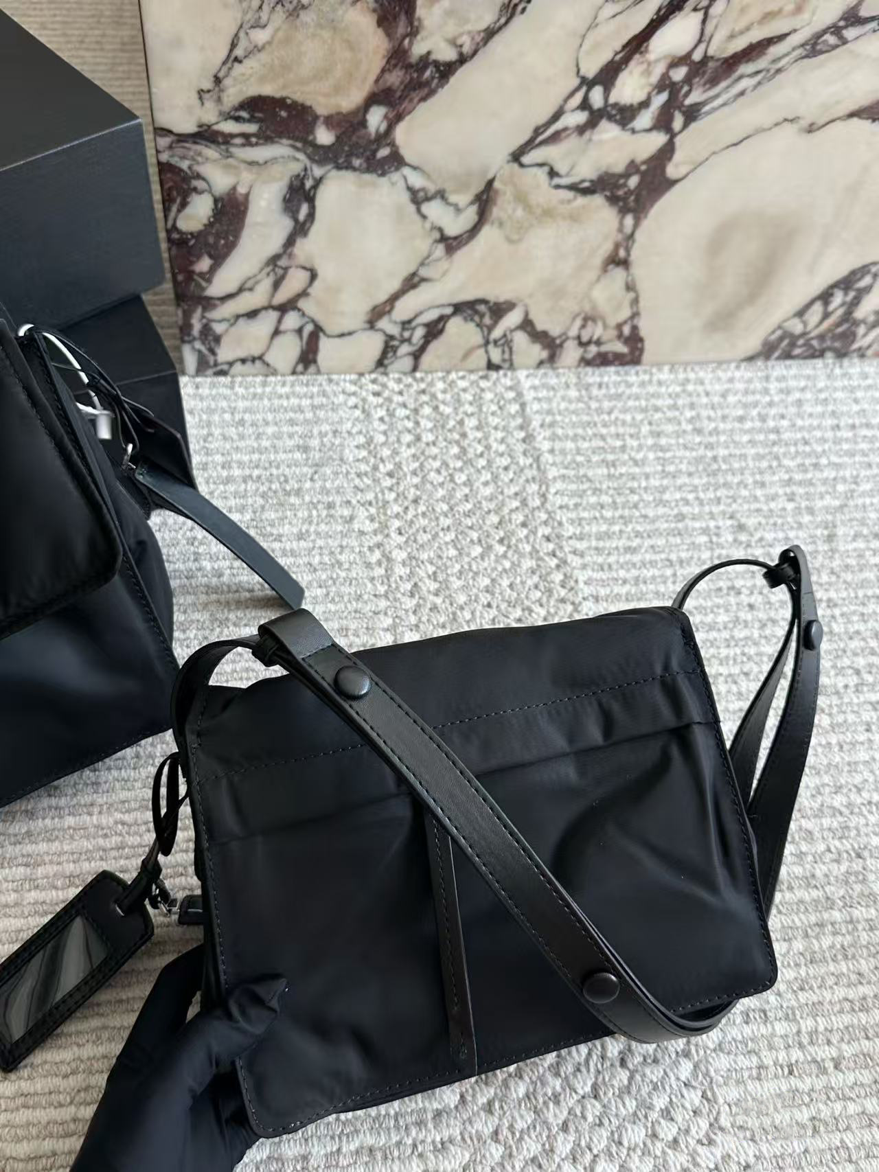 PRADA(x Cini Boeri 限量联名款)