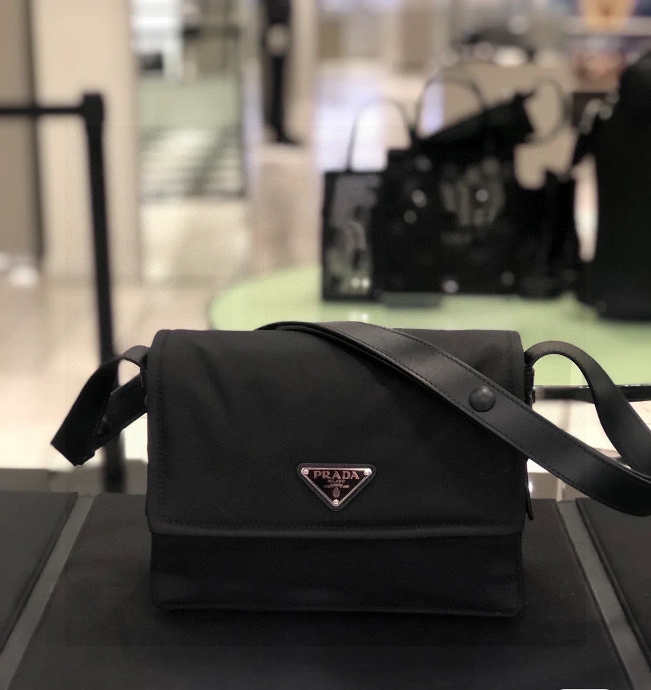 PRADA(x Cini Boeri 限量联名款)