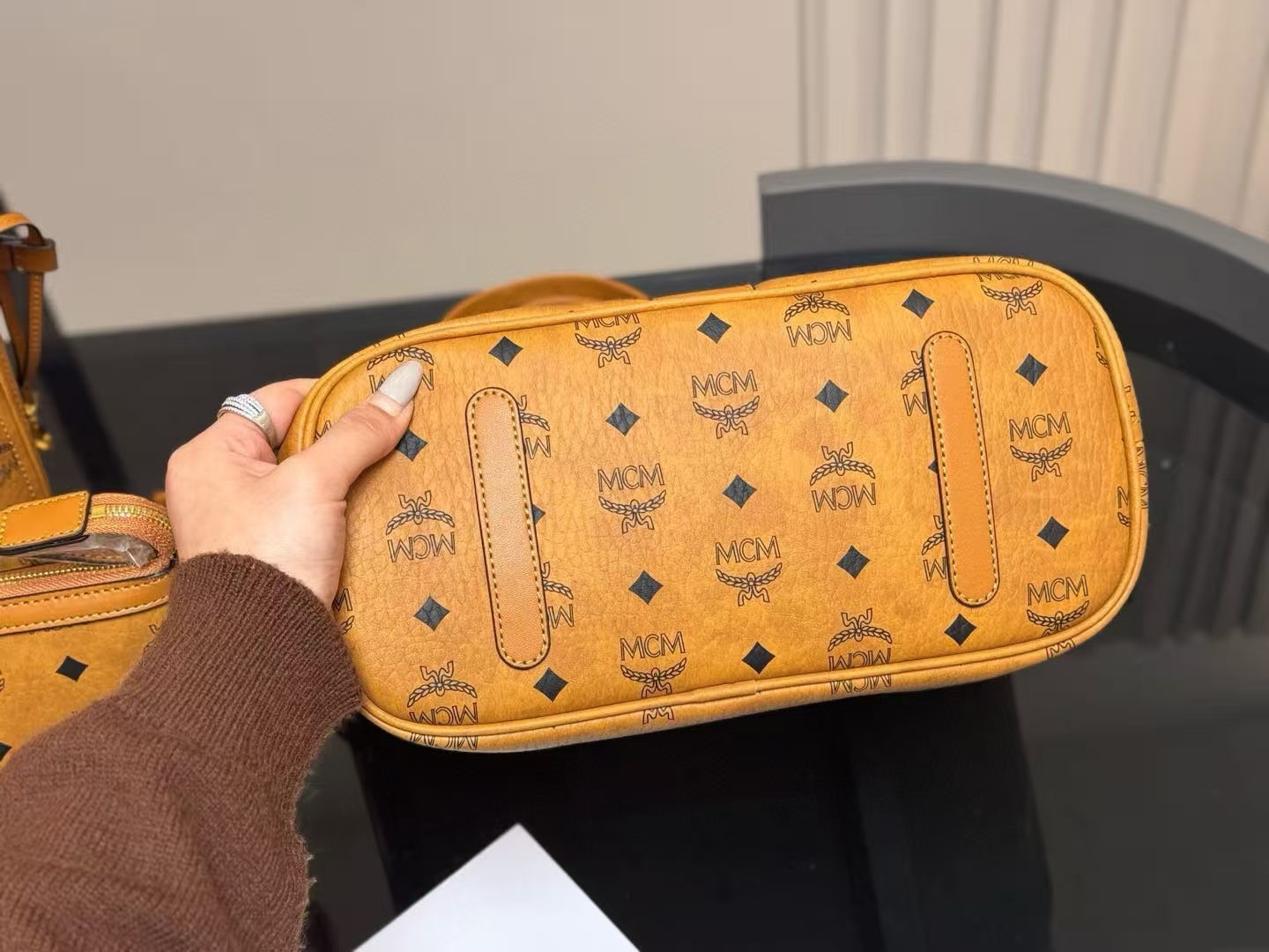 MCM(字母包购物袋)