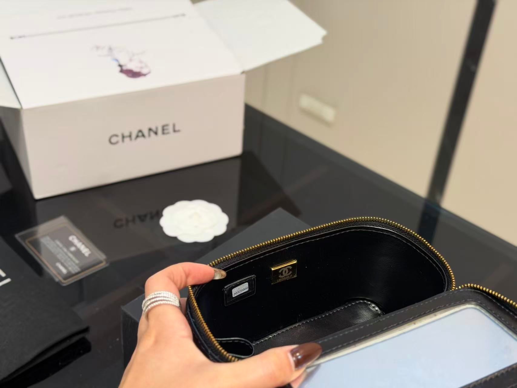 CHANEL(化妆小盒子)