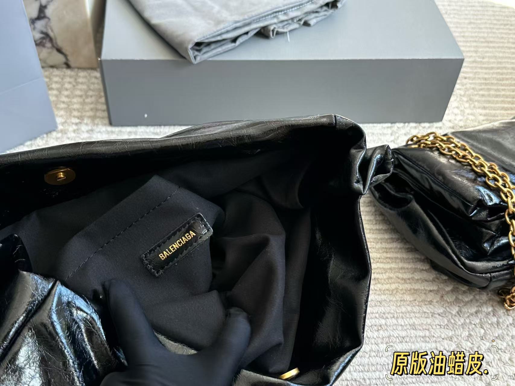 BALENCIAGA(𝑴𝒐𝒏𝒂𝒄𝒐绗缝系列)