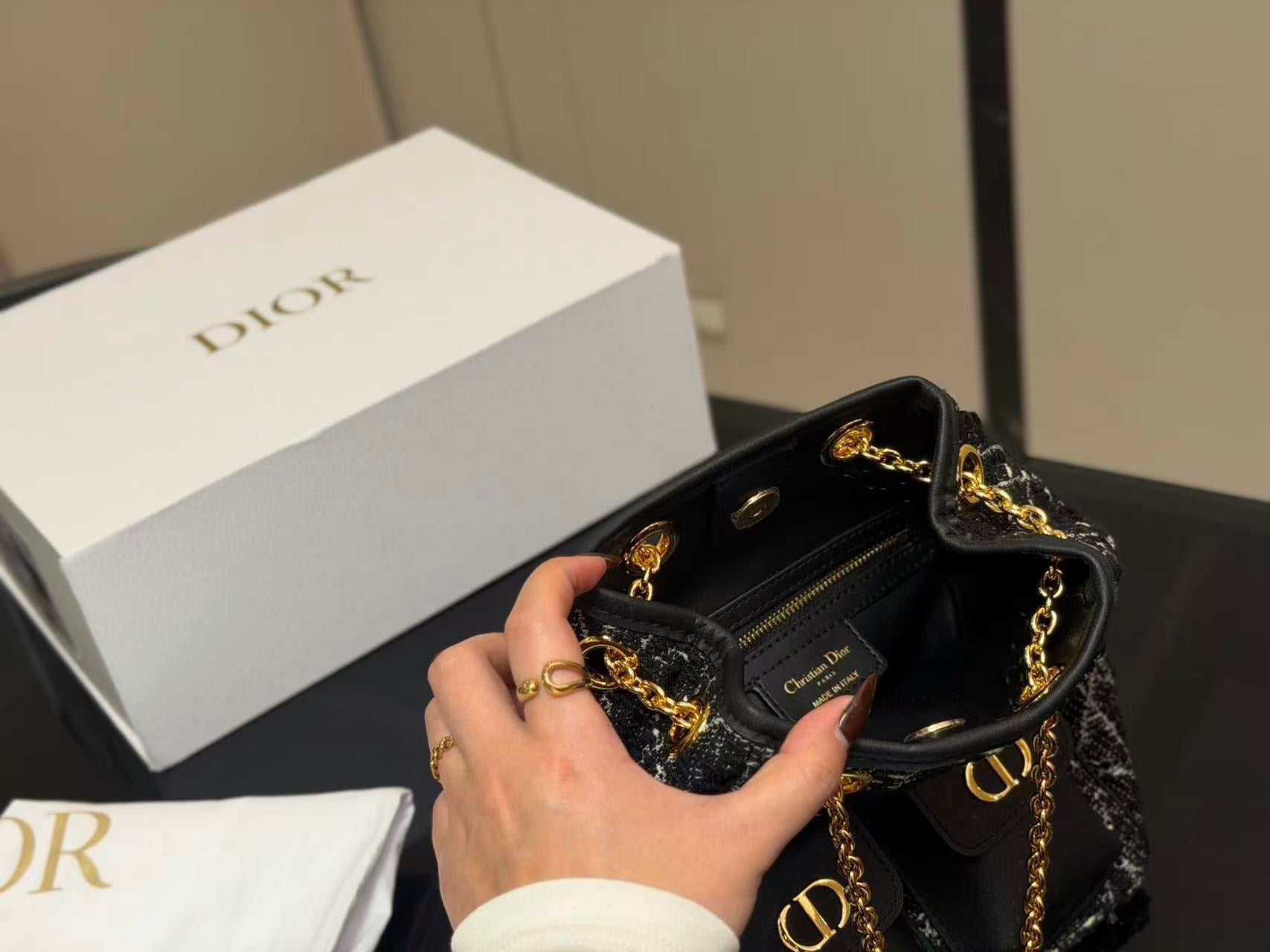 DIOR (FW25 Caro Multicarry)