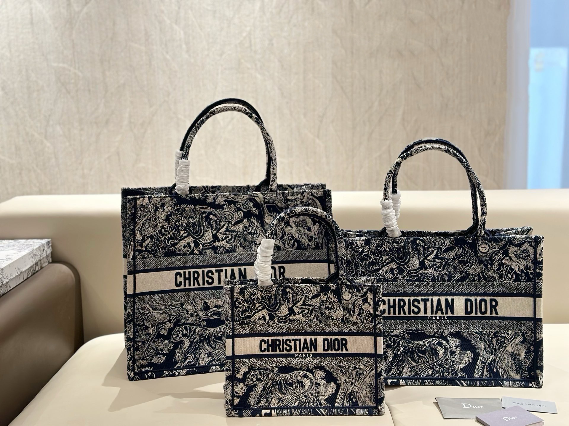 Dior（Book tote ）